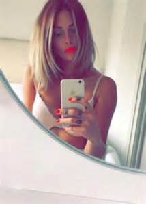 CAROLINE RECEVEUR, UN SELFIE AU DÉCOLLETÉ ÉTOURDISSANT SUR INSTAGRAM CAROLINE RECEVEUR, UN SELFIE AU DÉCOLLETÉ ÉTOURDISSANT SUR INSTAGRAM