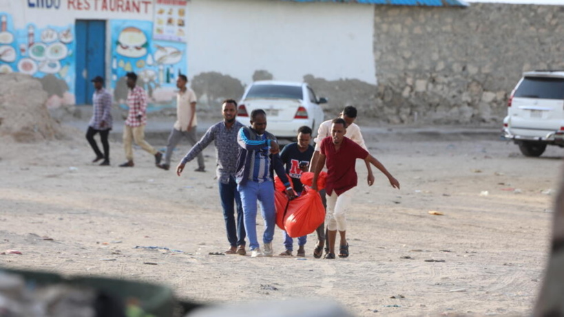 Somalie: une attaque attribuée aux shebabs fait une trentaine de morts sur une plage de Mogadiscio Somalie: une attaque attribuée aux shebabs fait une trentaine de morts sur une plage de Mogadiscio