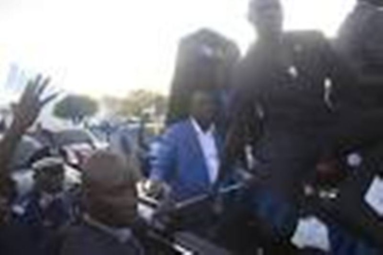 L’étau se desserre autour des «jeteurs de pierres»: liberté provisoire accordée aux 6 étudiants L’étau se desserre autour des «jeteurs de pierres»: liberté provisoire accordée aux 6 étudiants