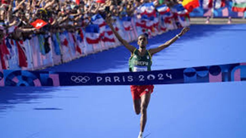 JO 2024: l'Éthiopien Tamirat Tola remporte le marathon de Paris et bat le record olympique JO 2024: l'Éthiopien Tamirat Tola remporte le marathon de Paris et bat le record olympique