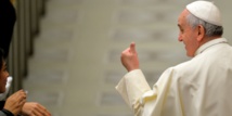 Le pape François demande aux prêtres de pardonner l’avortement