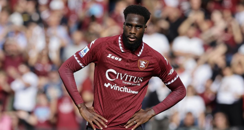 Italie : Boulaye Dia attaqué par des supporters de Salernitana , son véhicule caillassé Italie : Boulaye Dia attaqué par des supporters de Salernitana , son véhicule caillassé