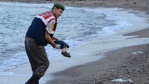 Réfugiés: l’Europe face à la photo d'un enfant syrien mort noyé Réfugiés: l’Europe face à la photo d'un enfant syrien mort noyé