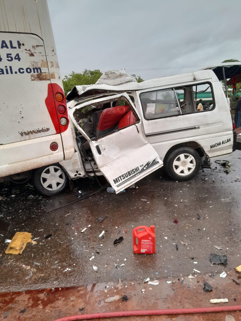 Collision meurtrière entre un bus et un minicar à Koumpetoum: le bilan s'alourduit à sept (7) morts