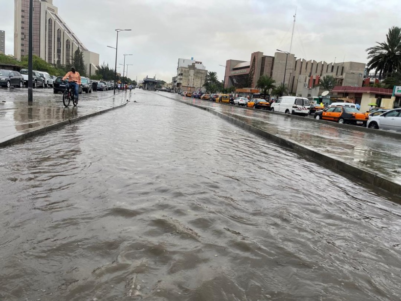 Inondations à Dakar : les rues de la Médina, les Allées du Centenaire et le tracé du BRT sous les eaux après de fortes pluies (Images) Inondations à Dakar : les rues de la Médina, les Allées du Centenaire et le tracé du BRT sous les eaux après de fortes pluies (Images)