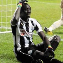 Newcastle - Alan Shearer descend Papiss Cissé : « On aurait été mieux à 10 qu'avec Papiss Cissé » Newcastle - Alan Shearer descend Papiss Cissé : « On aurait été mieux à 10 qu'avec Papiss Cissé »