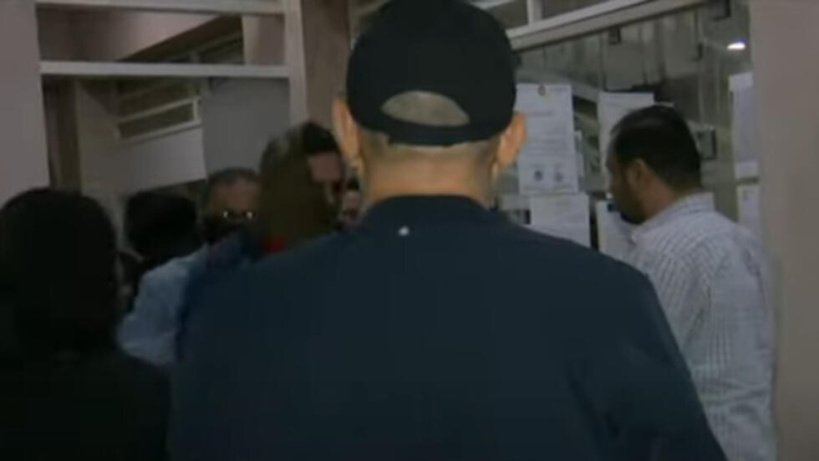 Tunisie: les soutiens de l’avocate arrêtée Sonia Dahmani se rassemblent en attendant une décision sur son procès Tunisie: les soutiens de l’avocate arrêtée Sonia Dahmani se rassemblent en attendant une décision sur son procès