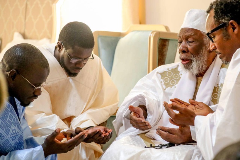 Visite dans les foyers religieux : le Président Bassirou Diomaye FAYE à Ndiassane pour son Ziar Visite dans les foyers religieux : le Président Bassirou Diomaye FAYE à Ndiassane pour son Ziar