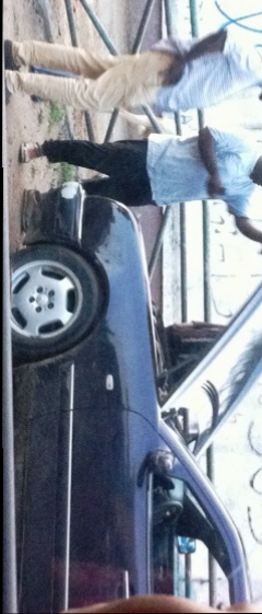 ​Images : le déluge contraint les Dakarois à la marche