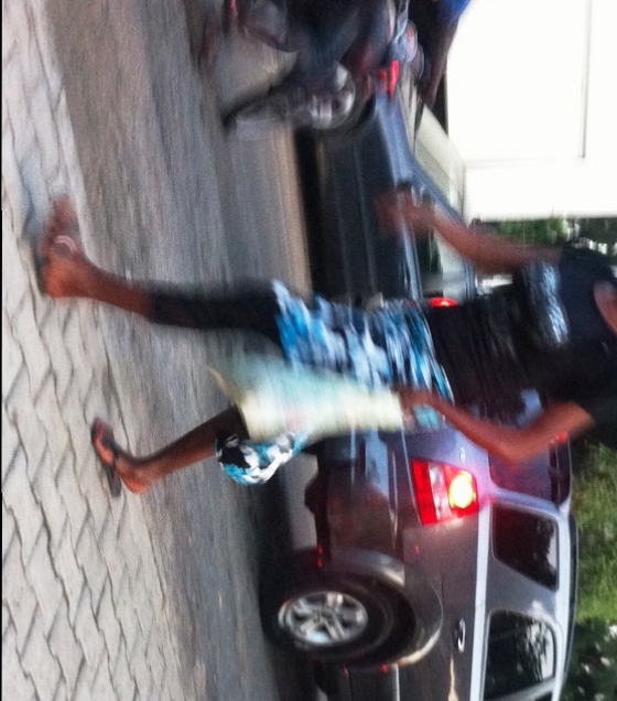 ​Images : le déluge contraint les Dakarois à la marche