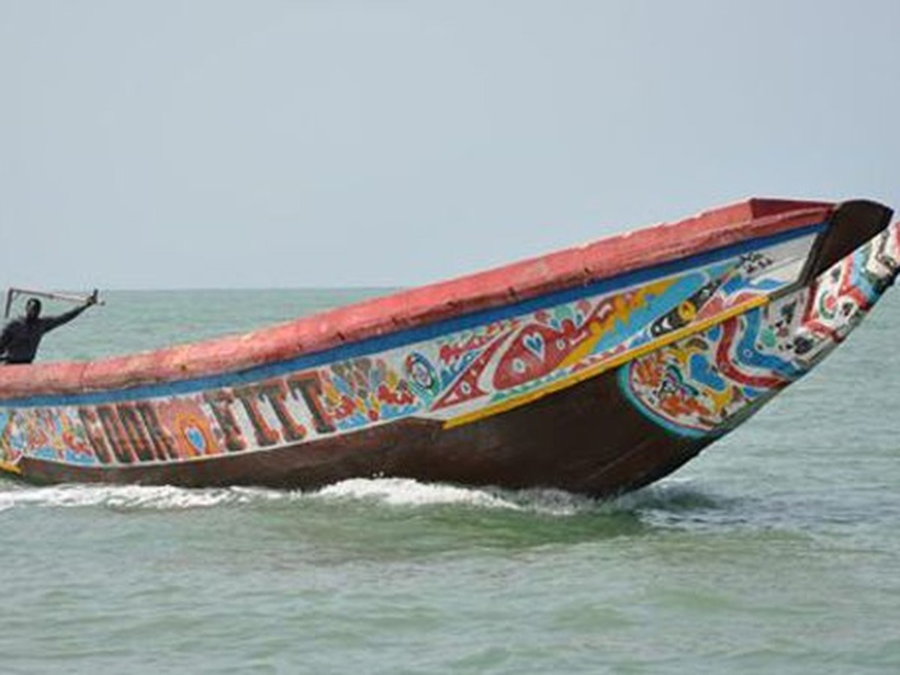 Pirogue remplie de corps sans vie : le film de la récupération des corps et l'identification quasi-impossible des victimes Pirogue remplie de corps sans vie : le film de la récupération des corps et l'identification quasi-impossible des victimes