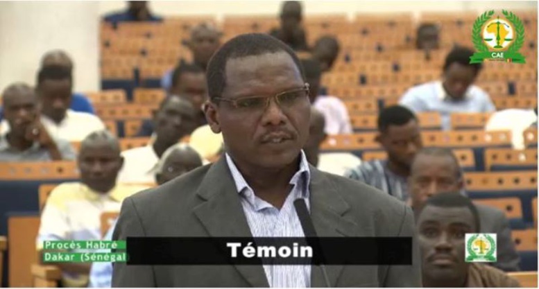 Direct procès Habré: Mahamat Nour Dadji craque à la barre et interpelle l'accusé (mis à jour) Direct procès Habré: Mahamat Nour Dadji craque à la barre et interpelle l'accusé (mis à jour)