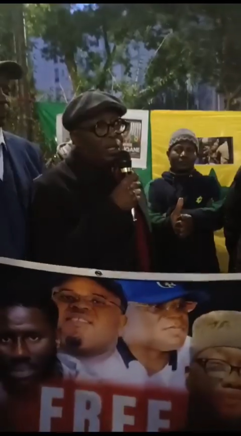 Paris : une manifestation organisée devant le siège de Amnesty International pour exiger "la libération des otages politiques de Sonko et Diomaye" Paris : une manifestation organisée devant le siège de Amnesty International pour exiger "la libération des otages politiques de Sonko et Diomaye"