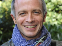 Samuel Etienne renversé par une voiture donne de ses nouvelles et retrouve l’antenne dés aujourd’hui. Samuel Etienne renversé par une voiture donne de ses nouvelles et retrouve l’antenne dés aujourd’hui.