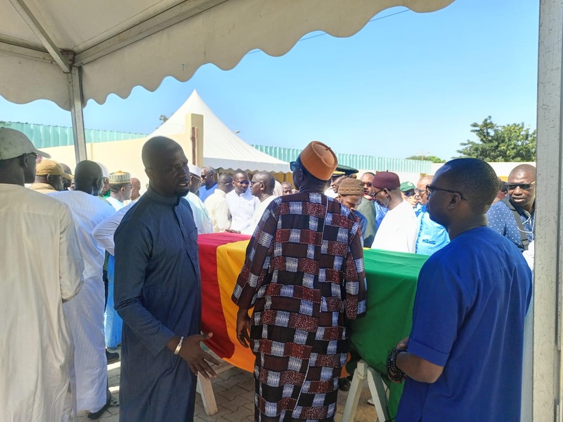 Hôpital militaire de Ouakam: les images de la levée du corps de Mamadou Moustapha Ba Hôpital militaire de Ouakam: les images de la levée du corps de Mamadou Moustapha Ba