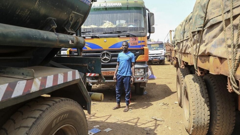 Cameroun: les camionneurs en grève après la mort de l'un d'eux Cameroun: les camionneurs en grève après la mort de l'un d'eux