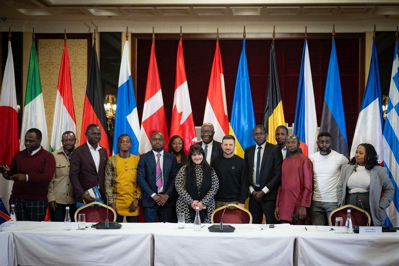 Sommet sur les céréales en Ukrain : Ibrahima Lissa Faye de PressAfrik parmi les journalistes africains qui se sont entretenus avec Zelensky Sommet sur les céréales en Ukrain : Ibrahima Lissa Faye de PressAfrik parmi les journalistes africains qui se sont entretenus avec Zelensky