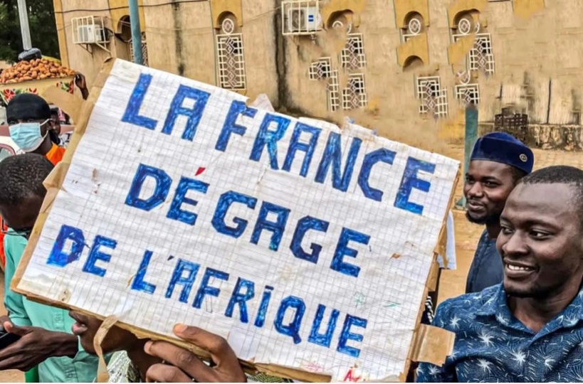 Dakar et N’Djamena se mobilisent avec une volonté affirmée de rompre avec la France (Contribution) Dakar et N’Djamena se mobilisent avec une volonté affirmée de rompre avec la France (Contribution)