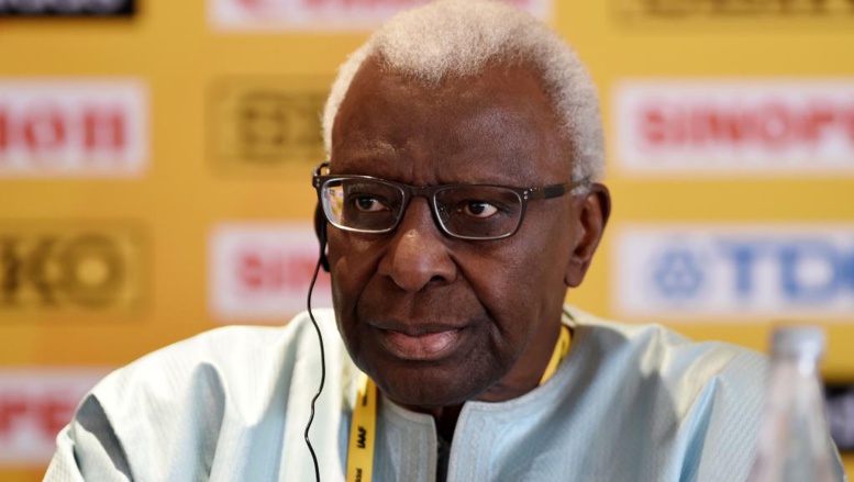 Lamine Diack: sa famille soudée face aux soupçons de corruption Lamine Diack: sa famille soudée face aux soupçons de corruption
