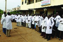 Mauvaise gestion à l’hôpital de Kaolack: les blouses blanches exigent l’arbitrage de la tutelle Mauvaise gestion à l’hôpital de Kaolack: les blouses blanches exigent l’arbitrage de la tutelle