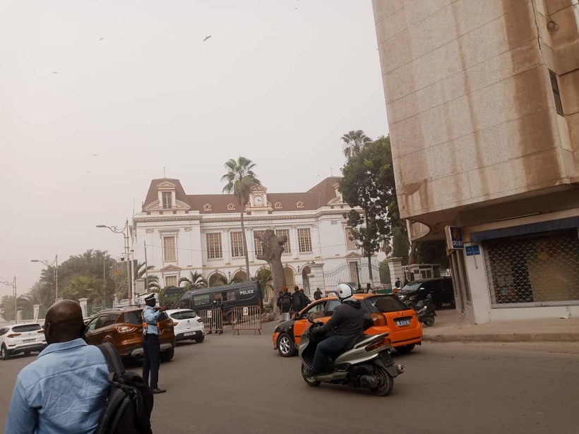 Interdit d’accès dans la mairie : Barth se réfugie à l’intérieur de Auchan Interdit d’accès dans la mairie : Barth se réfugie à l’intérieur de Auchan