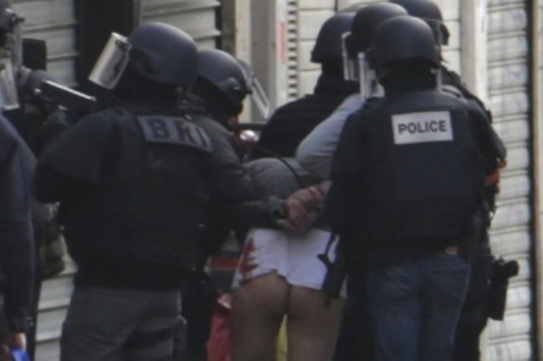 Direct Assaut Saint-Denis: 2 terroristes tués, 5 policiers blessés Direct Assaut Saint-Denis: 2 terroristes tués, 5 policiers blessés