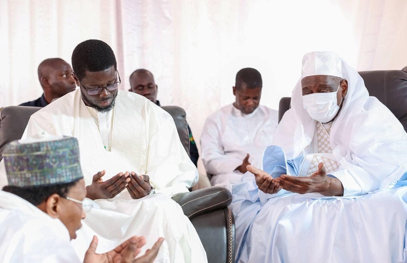 Ziarra annuelle de la famille omarienne à Louga : le Président Diomaye Faye en visite chez le Khalife Thierno Mouhamdoul Bachir Tall