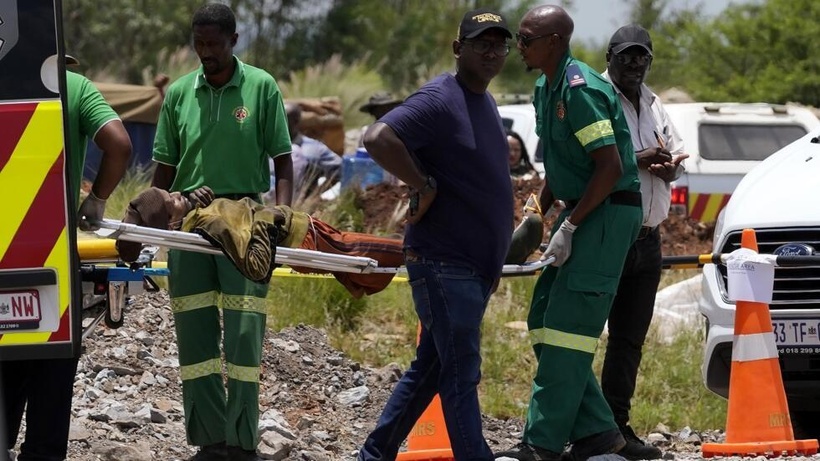 Afrique du Sud: 78 corps remontés de la mine abandonnée, l'opération de secours proche de sa fin Afrique du Sud: 78 corps remontés de la mine abandonnée, l'opération de secours proche de sa fin