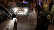 Un cordon de police a été mis en place autour de la zone où la ceinture d'explosif a été retrouvée, à Montrouge, le 23 novembre 2015. REUTERS/Eric Gaillard