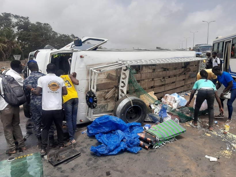 Accident sur l’autoroute Ila Touba : Un car de "Dahira" se renverse, 16 blessés dont 2 graves Accident sur l’autoroute Ila Touba : Un car de "Dahira" se renverse, 16 blessés dont 2 graves
