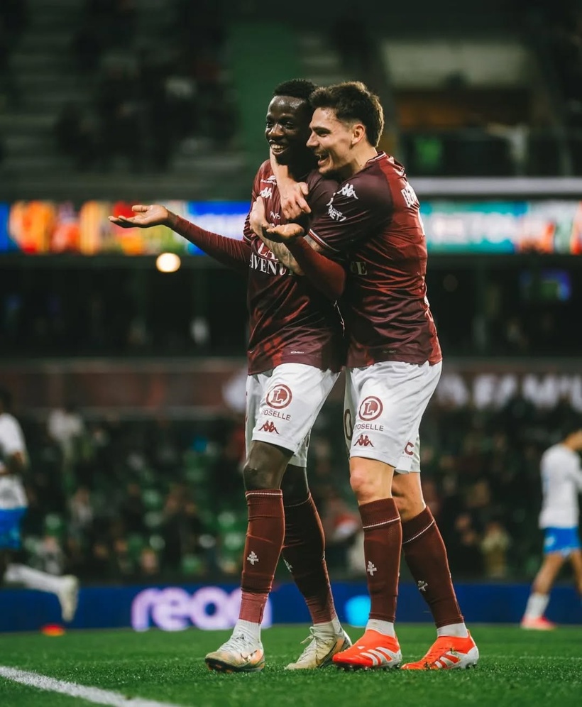 Ligue 2 française: Pape Amadou Diallo et Cheikh Tidiane Sabaly portent le FC Metz, qui devient leader provisoire Ligue 2 française: Pape Amadou Diallo et Cheikh Tidiane Sabaly portent le FC Metz, qui devient leader provisoire