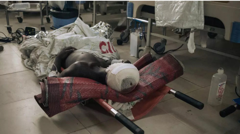 Est de la RDC: dans les hôpitaux débordés à Goma, les blessés par balles et obus sont soignés à même le sol Est de la RDC: dans les hôpitaux débordés à Goma, les blessés par balles et obus sont soignés à même le sol