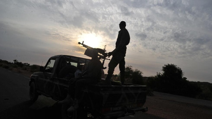 Mali: au moins une vingtaine de personnes tuées par l’armée et des chasseurs dozos dans la région de Ségou Mali: au moins une vingtaine de personnes tuées par l’armée et des chasseurs dozos dans la région de Ségou