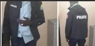 Escroquerie et usurpation de fonction : un faux adjudant arrêté avec un arsenal d'armes