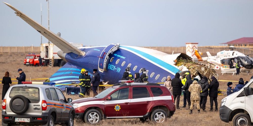 Crash d'un avion azerbaïdjanais: l'avion probablement endommagé par des «objets extérieurs» Crash d'un avion azerbaïdjanais: l'avion probablement endommagé par des «objets extérieurs»