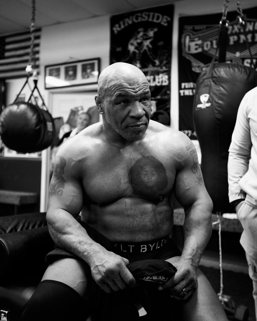 Mike Tyson à Dakar : Une arrivée qui fait sensation Mike Tyson à Dakar : Une arrivée qui fait sensation