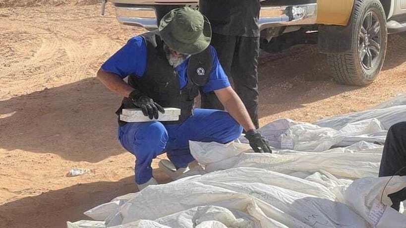 Libye: 28 corps de migrants retrouvés dans une fosse commune dans la région de Koufra Libye: 28 corps de migrants retrouvés dans une fosse commune dans la région de Koufra