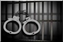 TOUBA : Un inconnu muni de menottes arrêté par la Police se faisait passer pour un élément du Gign TOUBA : Un inconnu muni de menottes arrêté par la Police se faisait passer pour un élément du Gign