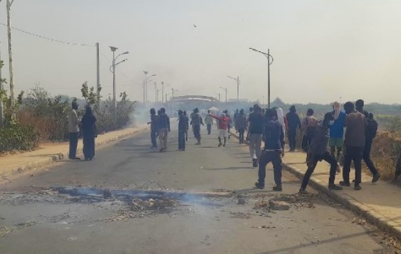 Manifs à de l’Université de Thiès : Un étudiant perd un œil, ses camarades dénoncent et menacent Manifs à de l’Université de Thiès : Un étudiant perd un œil, ses camarades dénoncent et menacent