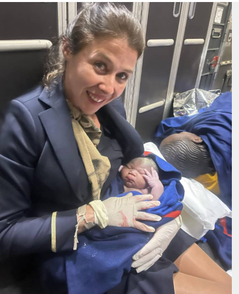 Insolite : Une femme accouche en plein vol entre Dakar et Bruxelles a plus 10.000 mètres d’altitude 