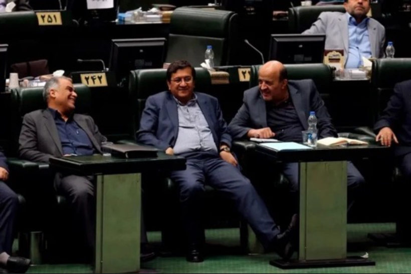 Iran: le Parlement lance une procédure afin de destituer le ministre de l'Économie Iran: le Parlement lance une procédure afin de destituer le ministre de l'Économie