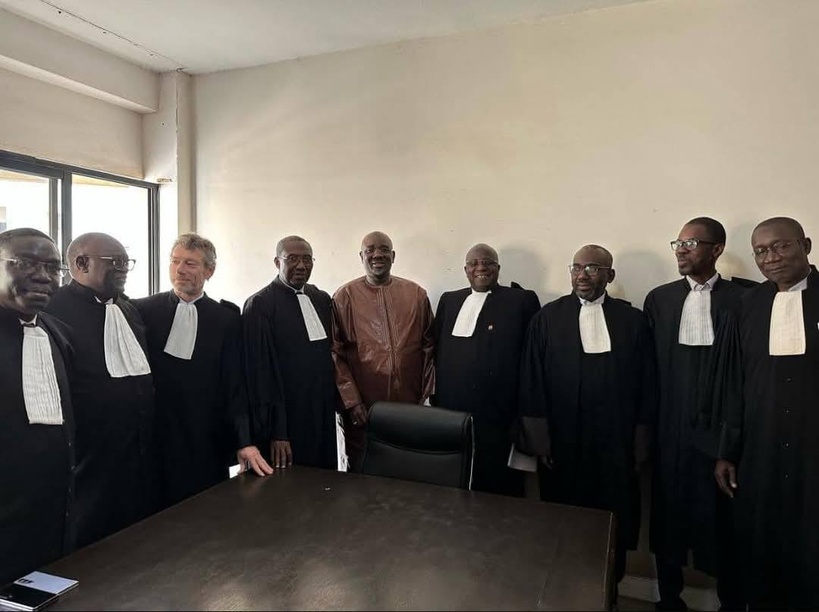 Les cinq (05) partisans de Farba Ngom arrêtés devant le Pool judiciaire financier, relaxés par le juge Les cinq (05) partisans de Farba Ngom arrêtés devant le Pool judiciaire financier, relaxés par le juge