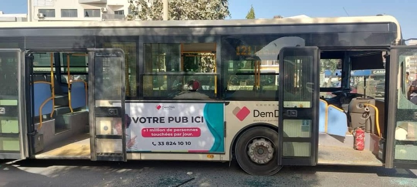 Dakar Dem Dikk : un bus saccagé par des individus après un accrochage avec un cortège funèbre Dakar Dem Dikk : un bus saccagé par des individus après un accrochage avec un cortège funèbre