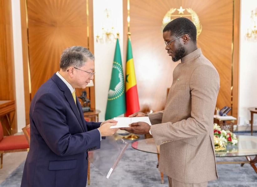 Diplomatie : le président de la République Diomaye Faye a reçu 5 nouveaux ambassadeurs accrédités au Sénégal Diplomatie : le président de la République Diomaye Faye a reçu 5 nouveaux ambassadeurs accrédités au Sénégal