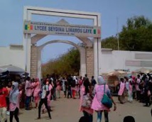 Déguerpissement des commerçants : le lycée Limamou Laye «respire» Déguerpissement des commerçants : le lycée Limamou Laye «respire»