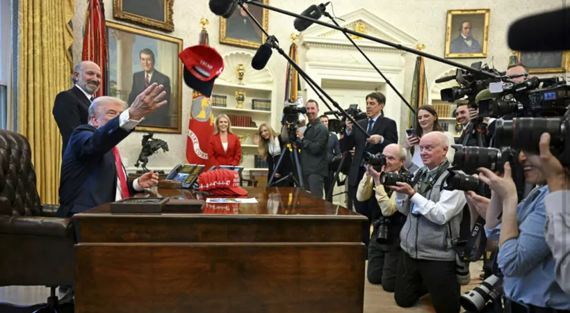 Liberté de la presse: la Maison Blanche choisira quels journalistes pour suivre Donald Trump