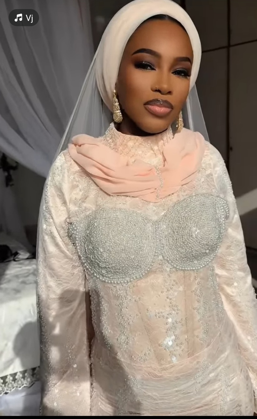Mariage patriotique : Le secrétaire d'État Alpha Ba épouse Fatima Mbengue, avec comme parrain le ministre Abass Fall Mariage patriotique : Le secrétaire d'État Alpha Ba épouse Fatima Mbengue, avec comme parrain le ministre Abass Fall