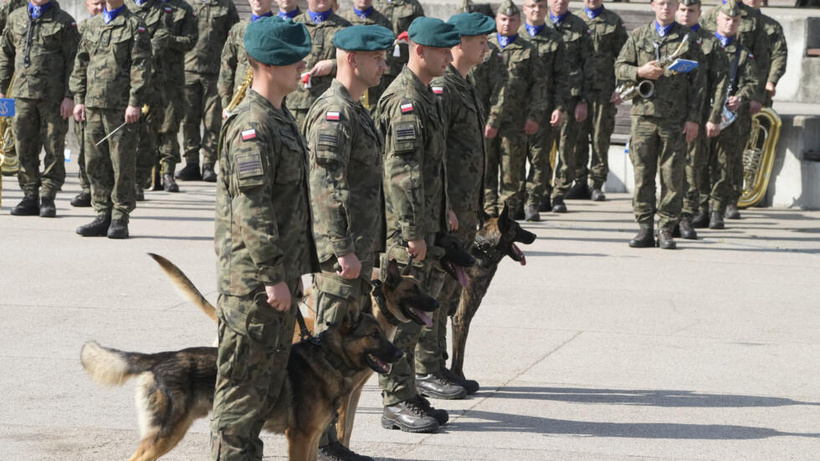 Face aux défis sécuritaires, la Pologne veut former militairement 100 000 personnes chaque année Face aux défis sécuritaires, la Pologne veut former militairement 100 000 personnes chaque année
