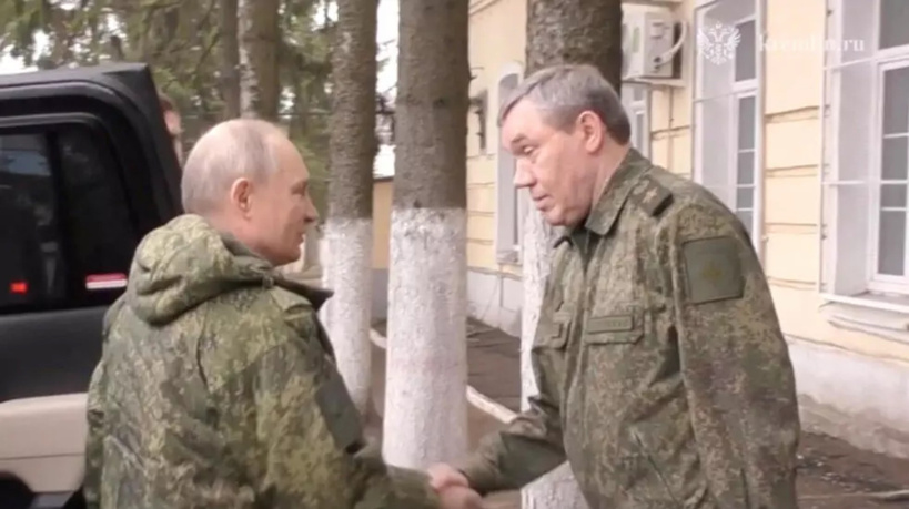 Russie: Vladimir Poutine s'est rendu, en chef de guerre, dans la région de Koursk, une première depuis l'assaut ukrainien Russie: Vladimir Poutine s'est rendu, en chef de guerre, dans la région de Koursk, une première depuis l'assaut ukrainien