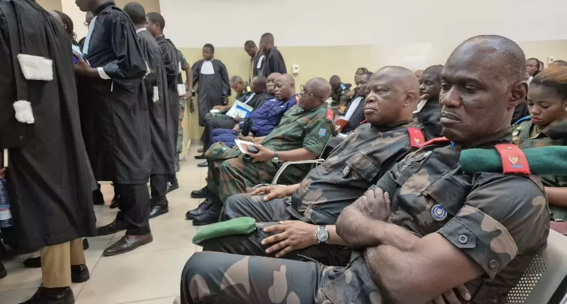RDC: 5 généraux de l'armée et de la police jugés à Kinshasa pour «lâcheté» devant le M23 RDC: 5 généraux de l'armée et de la police jugés à Kinshasa pour «lâcheté» devant le M23
